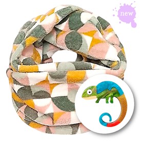 Bufanda colores geométrica y broche moderno camaleón.
